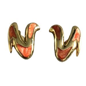 Vintage 1980s Gold Tone Enamel Pearlized Peach V Shaped Clip On Earrings